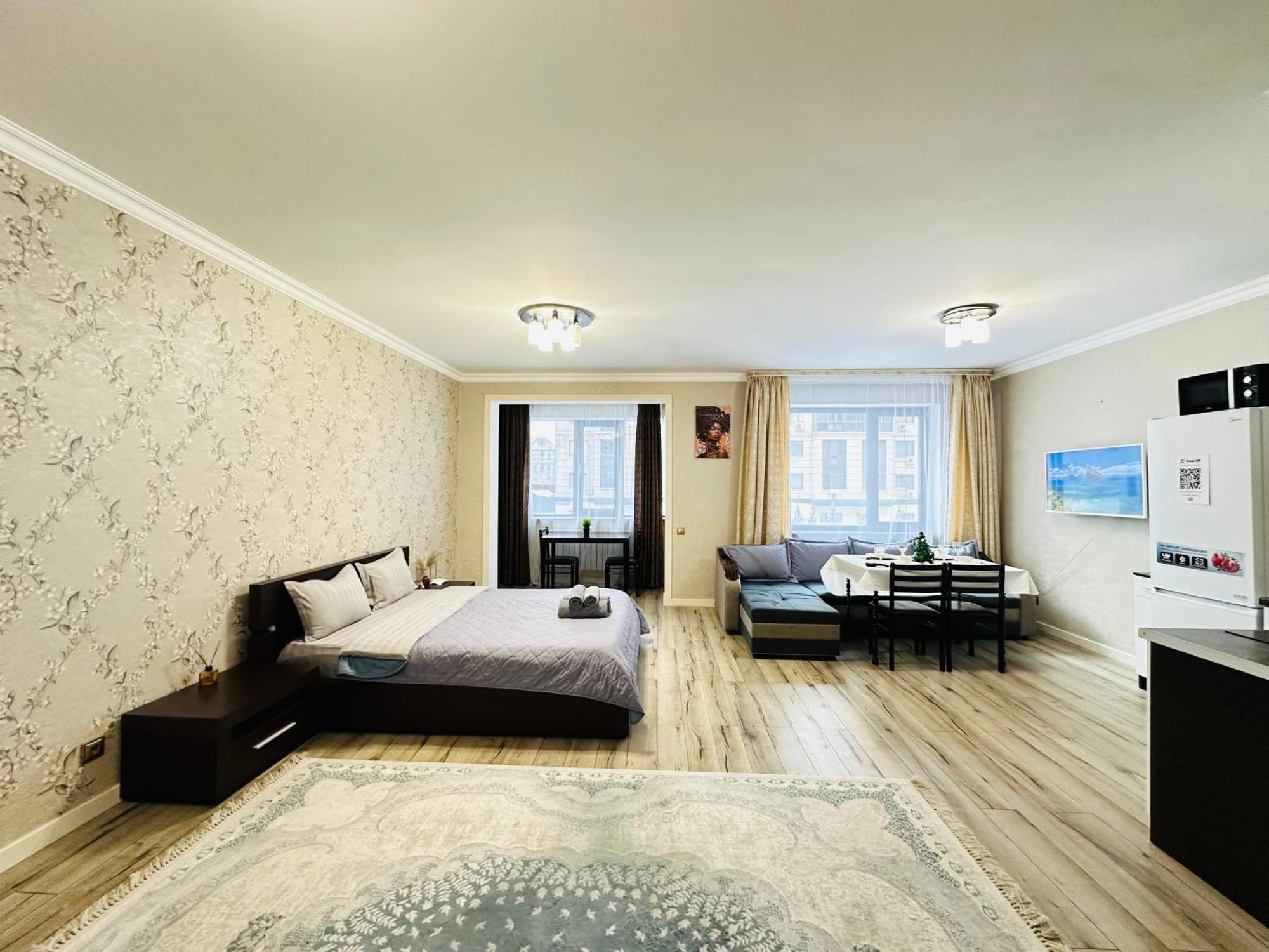 Vostochnyi Park Apartament In The Center Of Almaty Apartment Ngoại thất bức ảnh