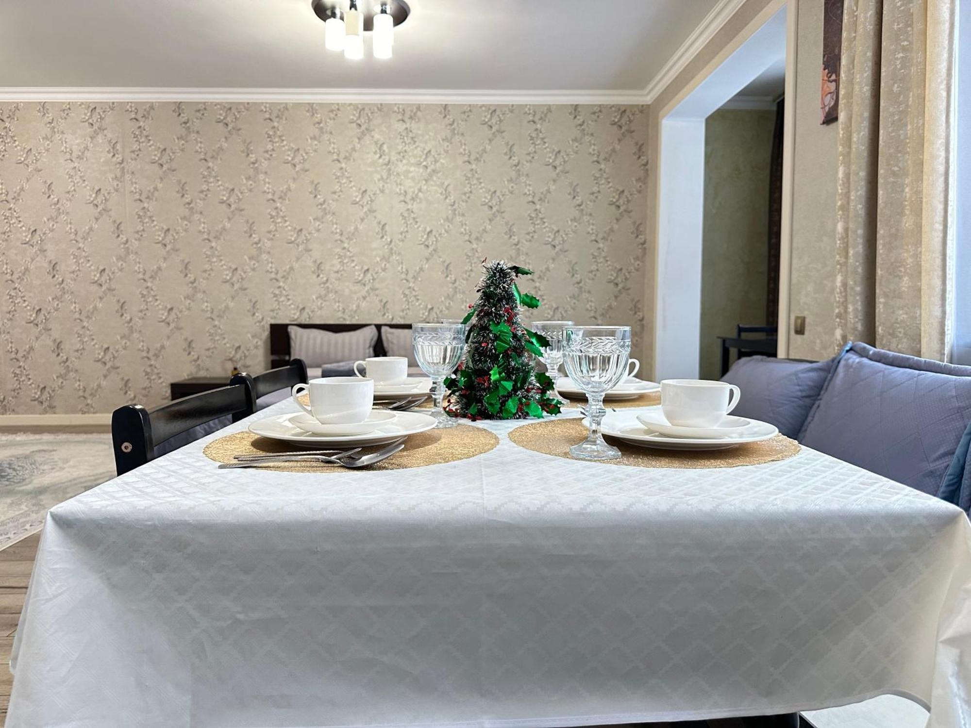 Vostochnyi Park Apartament In The Center Of Almaty Apartment Ngoại thất bức ảnh