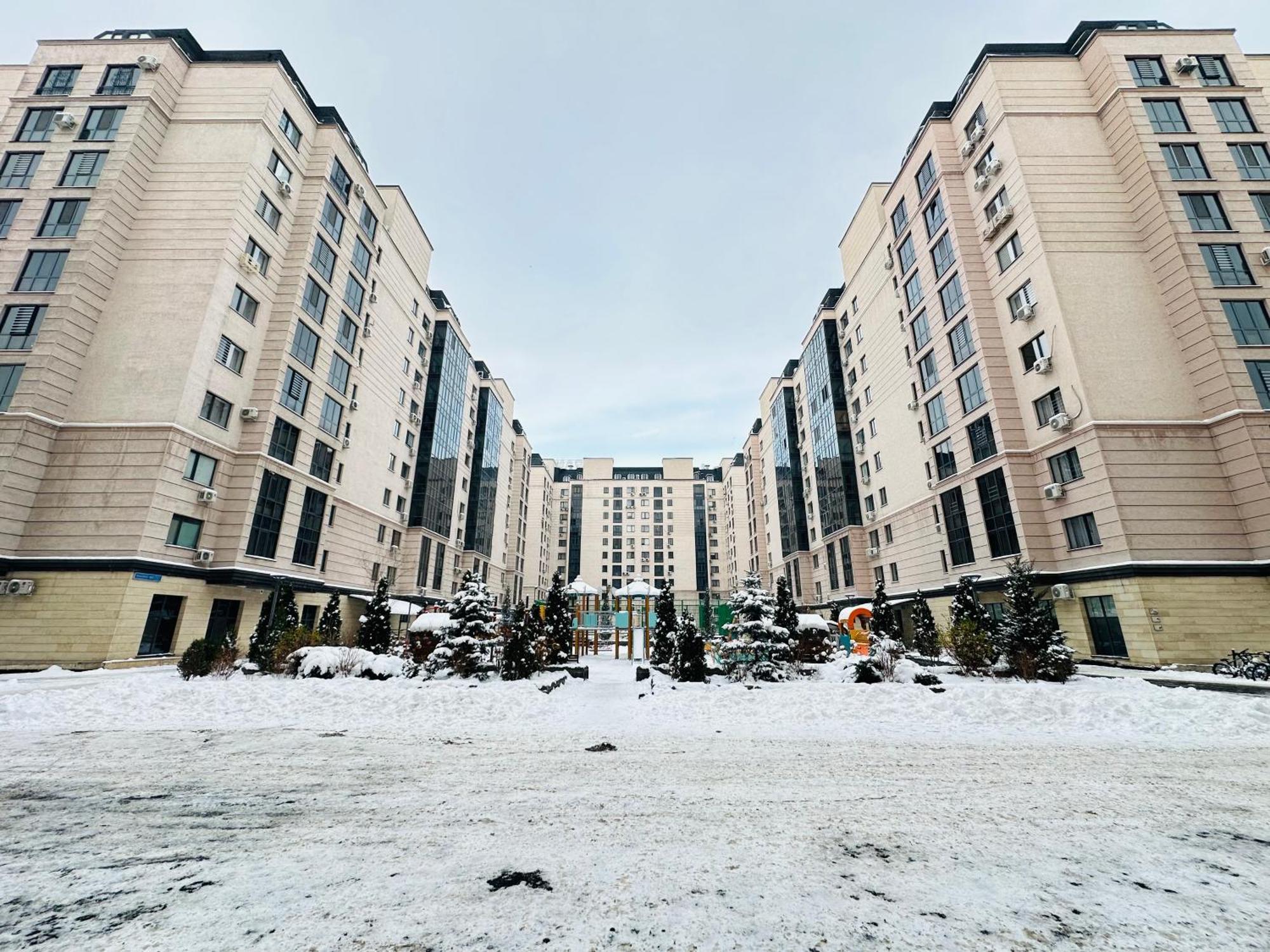 Vostochnyi Park Apartament In The Center Of Almaty Apartment Ngoại thất bức ảnh